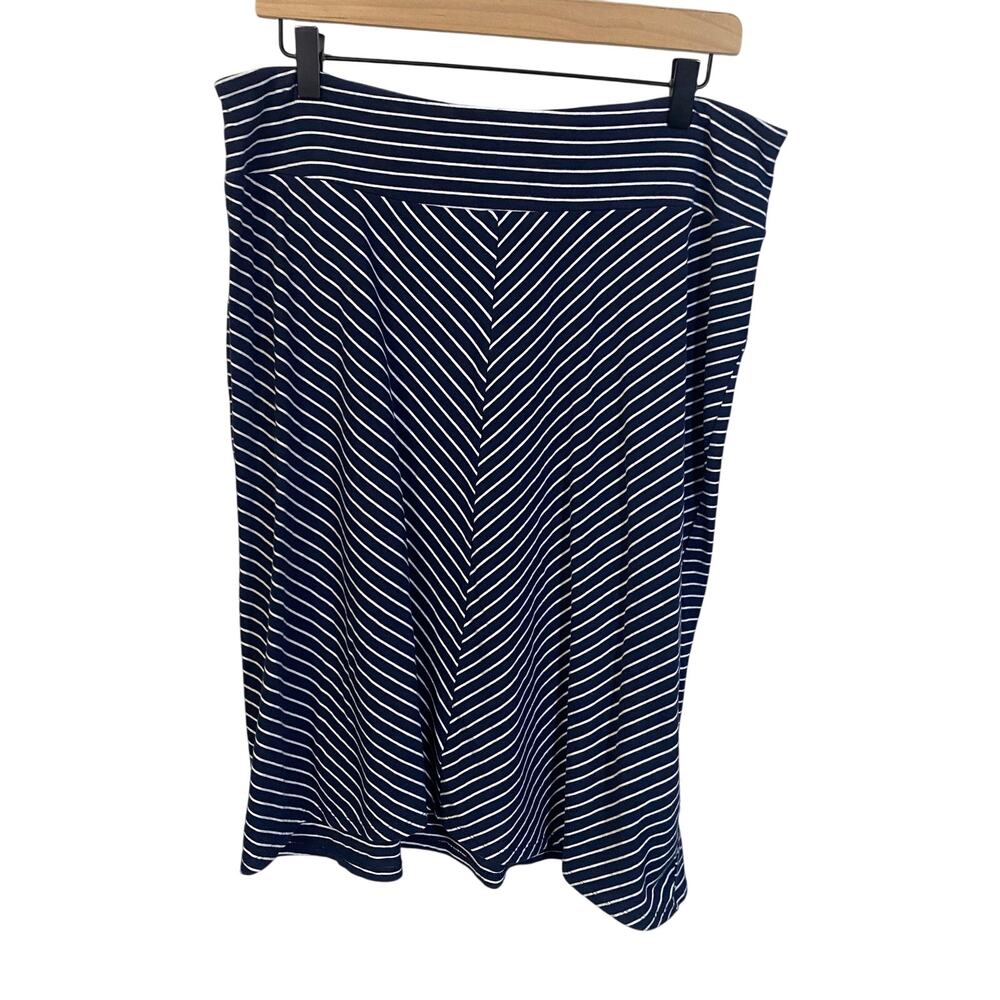 Columbia PFG Navy Blue & White Striped Pull On Knee Length Skirt Omni Wick Sz L
